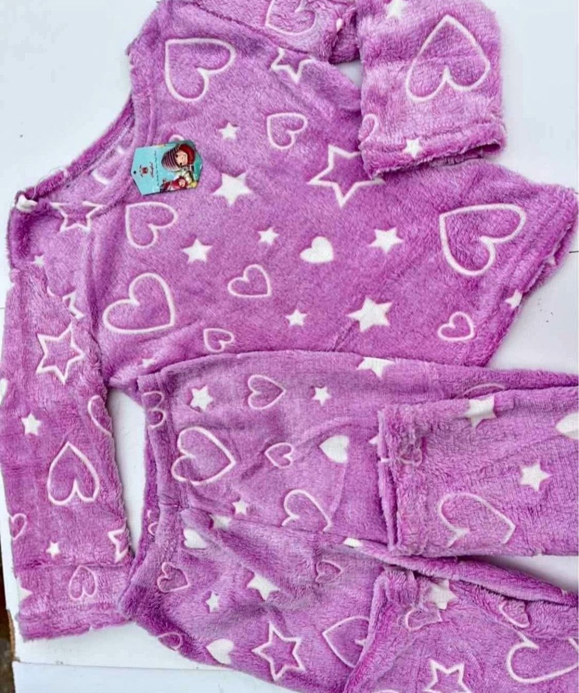 Pijama polar luminoso corazones