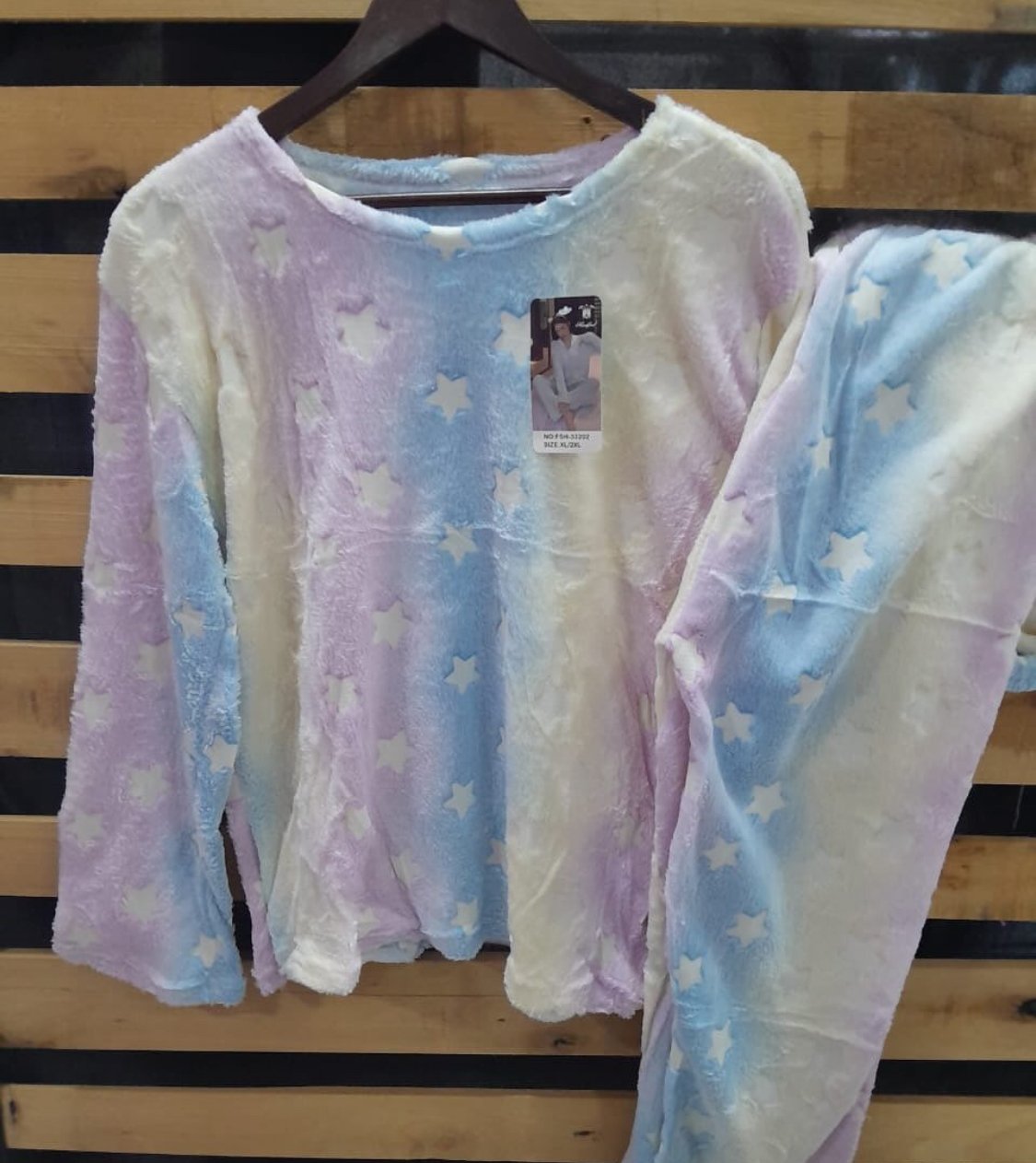 Pijama polar luminoso estrellas